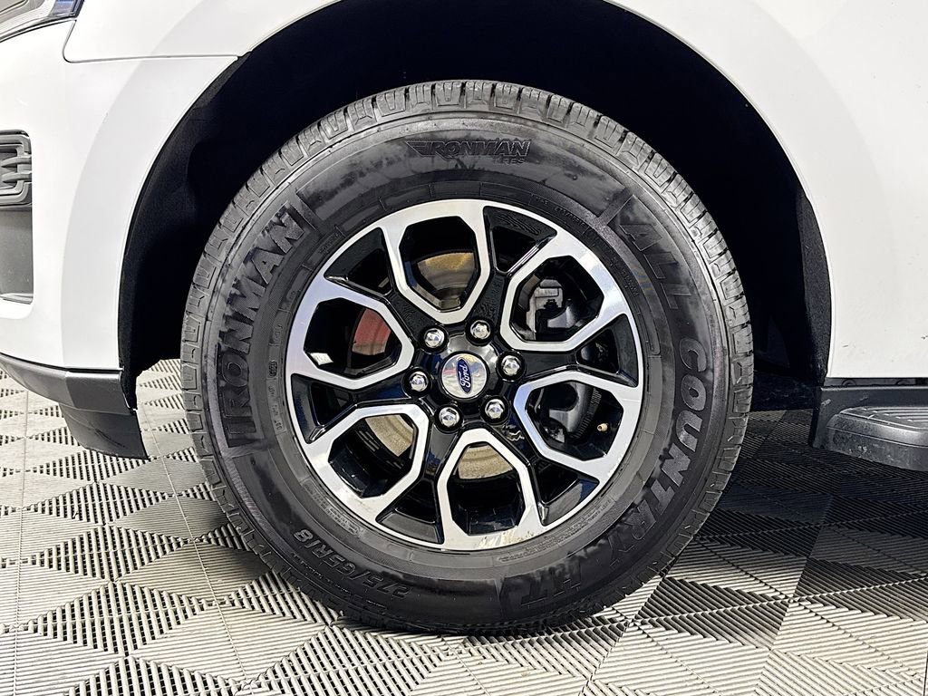 Used 2024 Ford Expedition XLT image 32