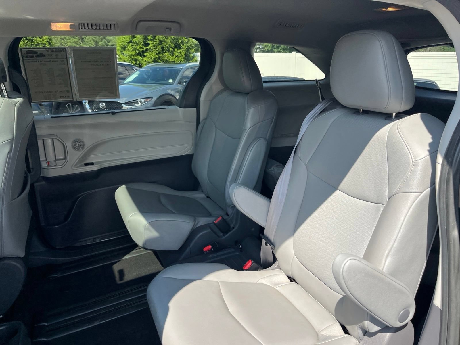 Used 2021 Toyota Sienna XLE FWD image 29