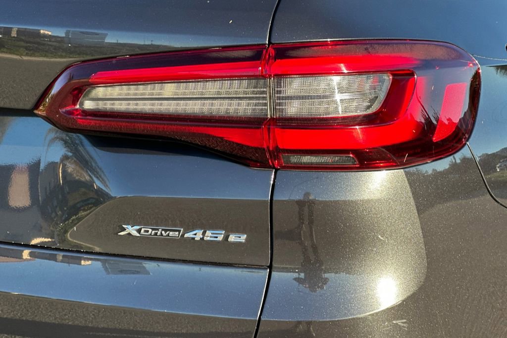 Used 2022 BMW X5 xDrive45e w/ Parking Assistance Package image 33