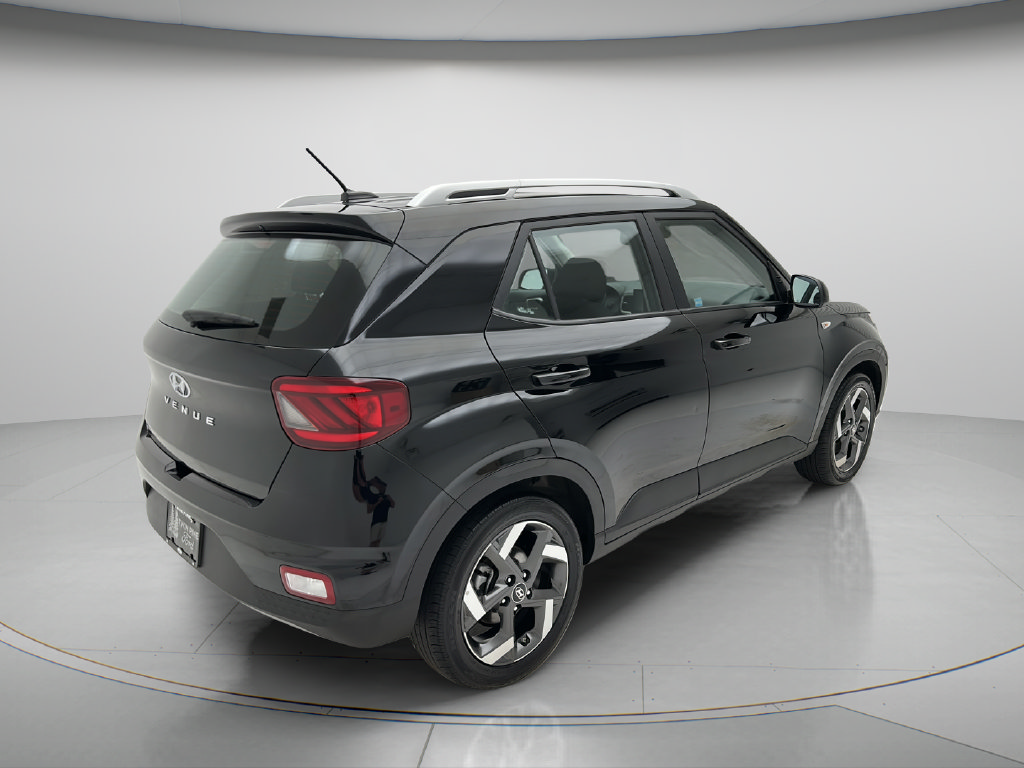 Used 2025 Hyundai Venue SEL FWD image 5