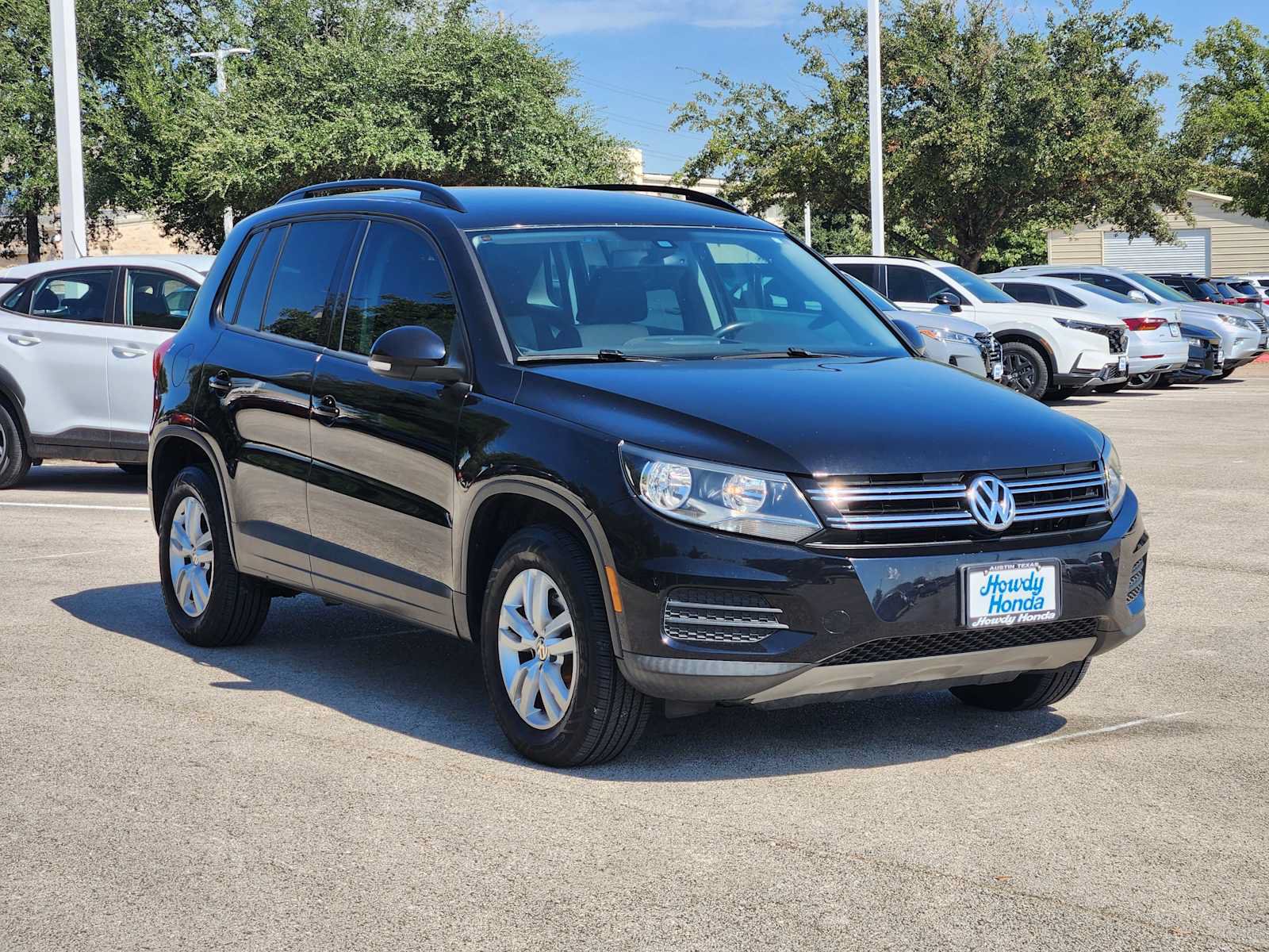 Used 2016 Volkswagen Tiguan S FWD image 3