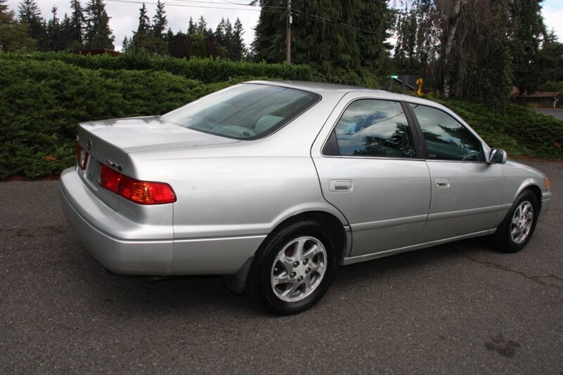 Used 2000 Toyota Camry LE w/ Value Pkg 3 FWD image 3