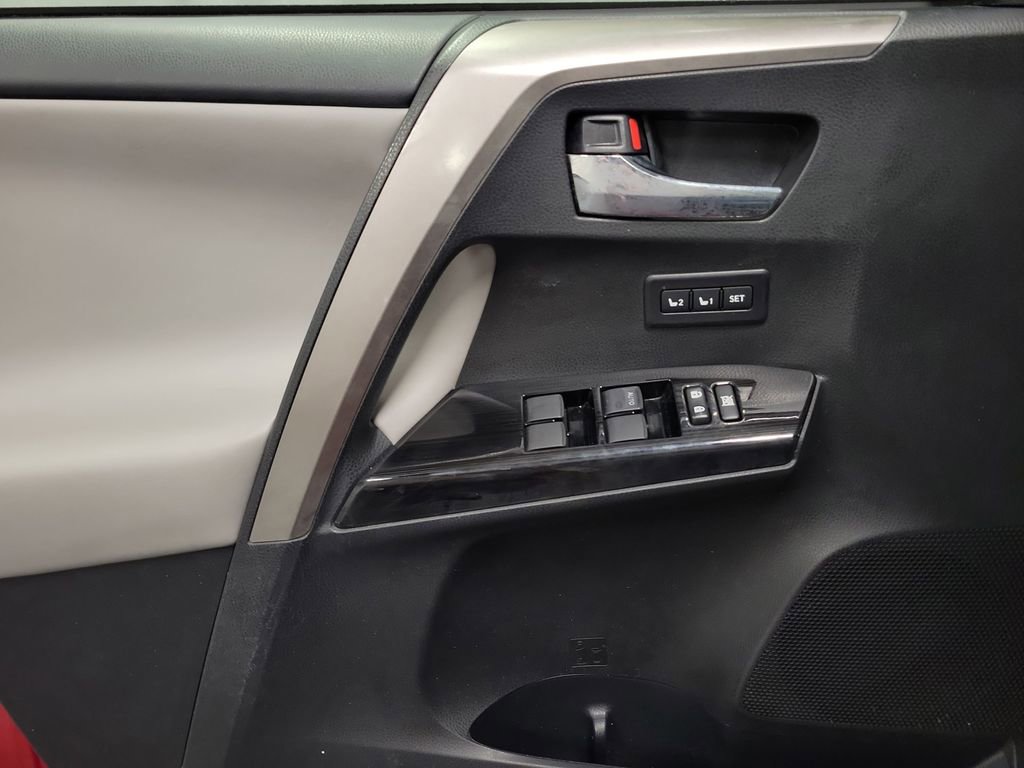 Used 2018 Toyota RAV4 Limited image 22