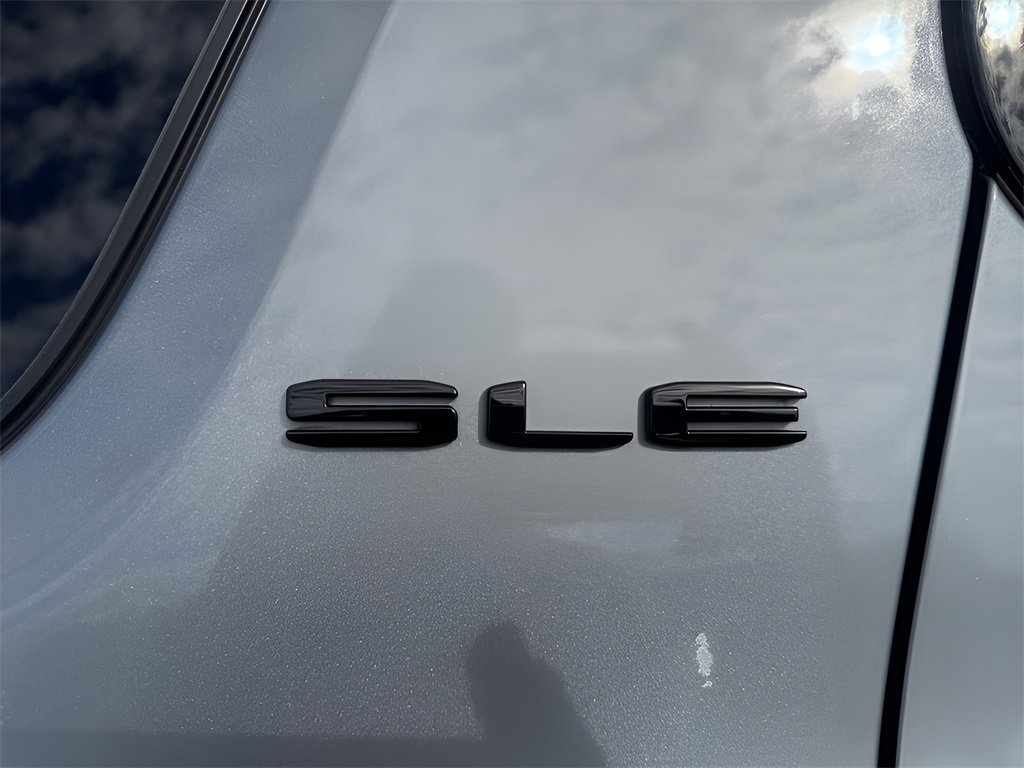 Used 2023 GMC Acadia SLE w/ Driver Convenience Package image 10