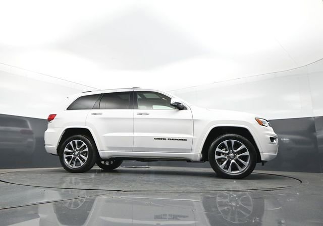 Used 2018 Jeep Grand Cherokee Overland AWD/4WD image 28