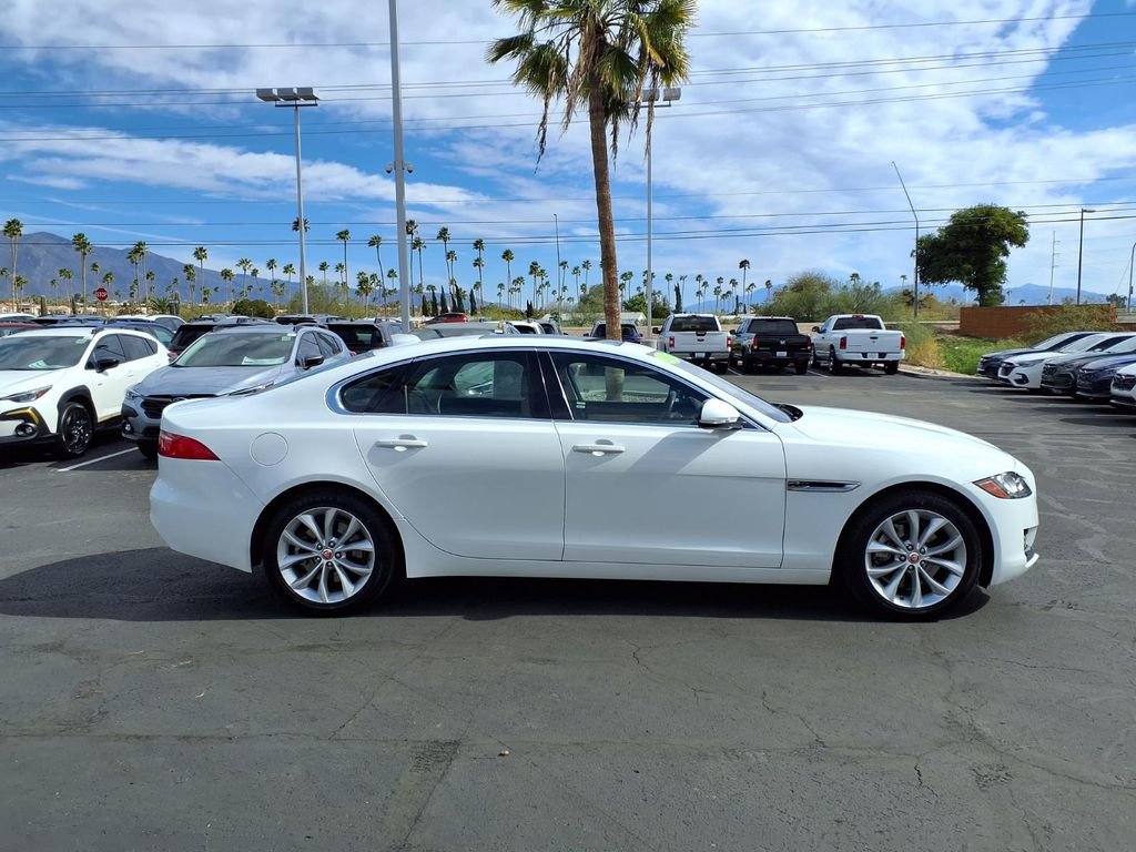 Used 2018 Jaguar XF Premium image 11