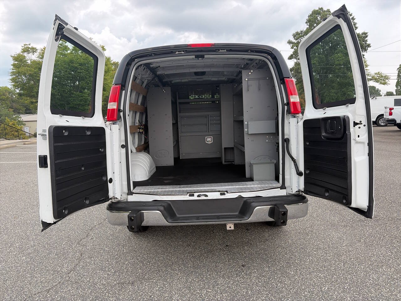Used 2019 GMC Savana 2500 w/ Driver Convenience Package RWD image 22
