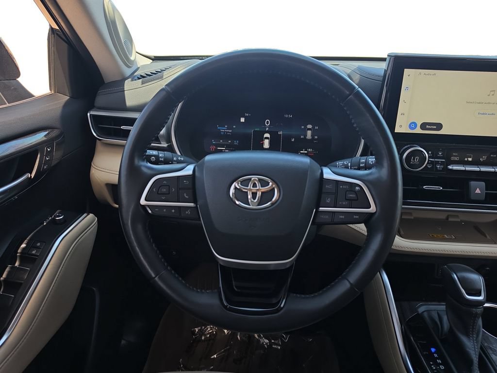 Used 2023 Toyota Highlander Platinum FWD image 15