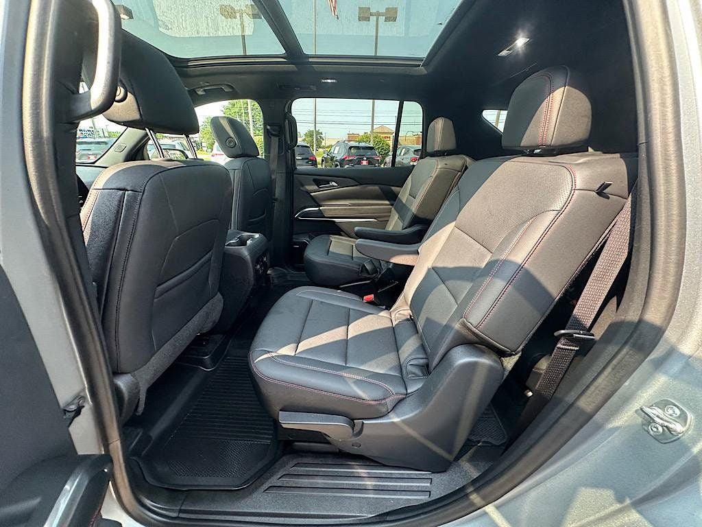 Used 2024 Chevrolet Traverse Z71 w/ Enhanced Driving Package AWD/4WD image 18
