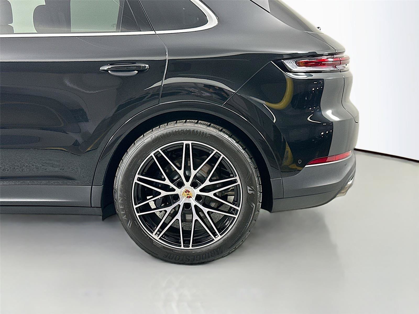 Certified 2025 Porsche Cayenne AWD/4WD image 12