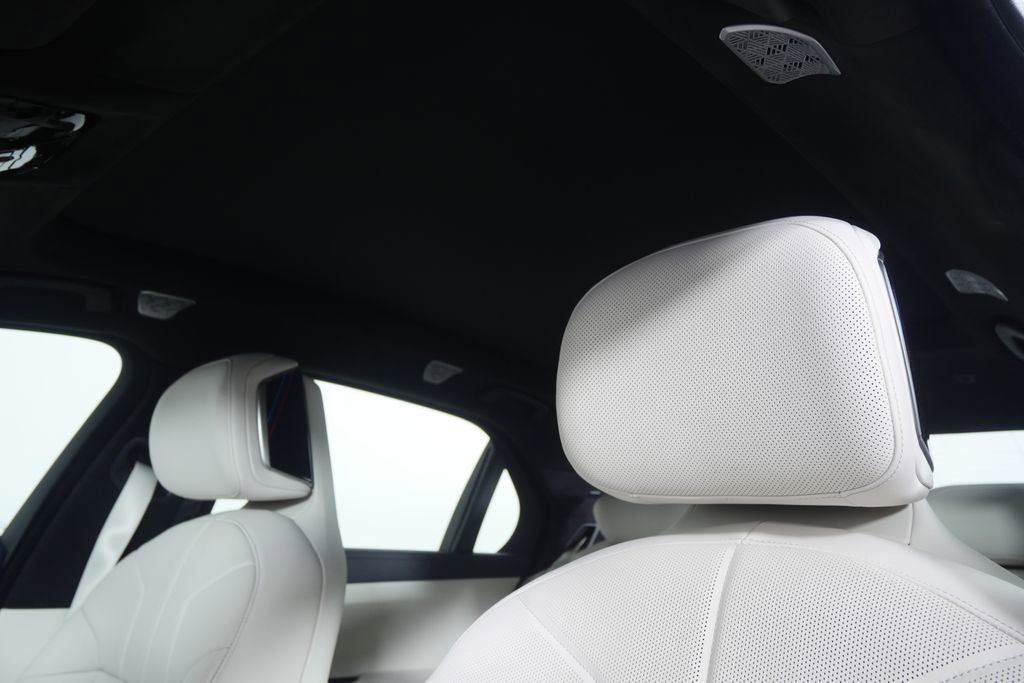 New 2026 BMW i7 xDrive60 w/ Executive Package image 11