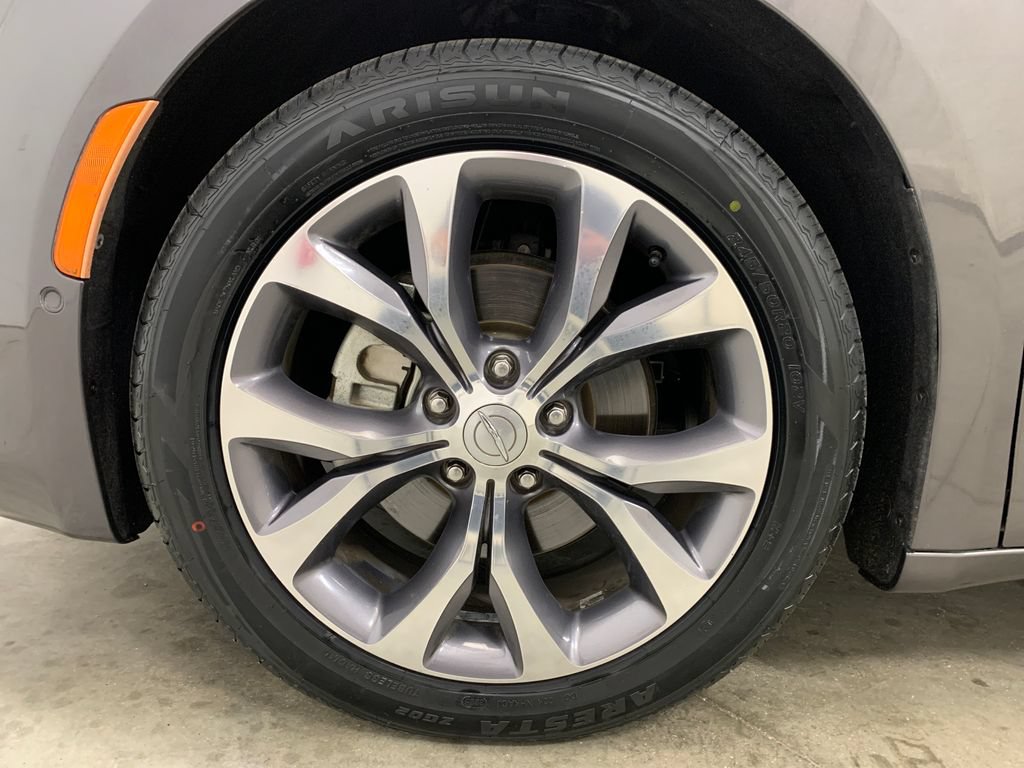 Used 2017 Chrysler Pacifica Limited FWD video 2