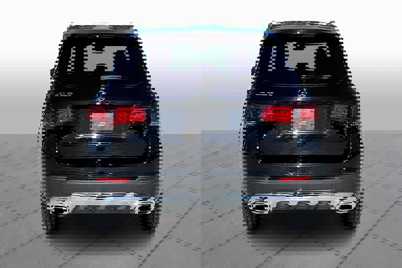 Used 2022 Mercedes-Benz GLC 300 w/ Premium Package Lite image 4