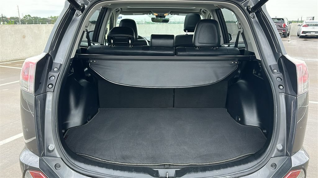 Used 2018 Toyota RAV4 Limited FWD image 33