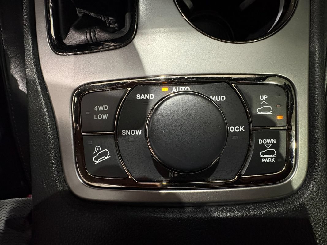 Used 2020 Jeep Grand Cherokee High Altitude AWD/4WD image 29