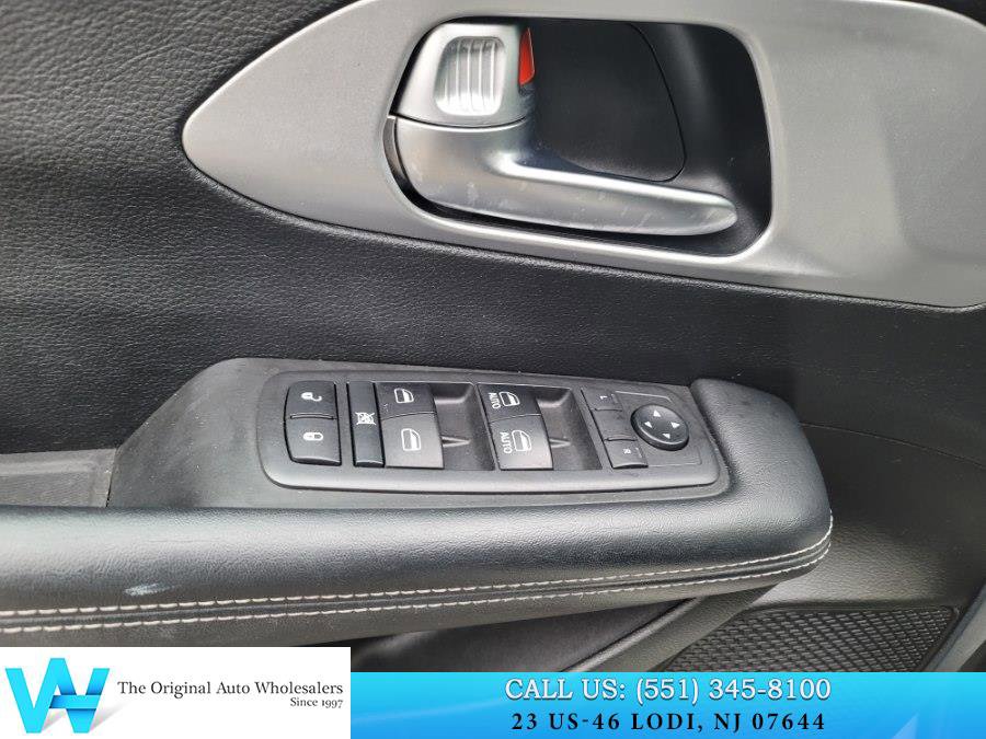 Used 2019 Chrysler Pacifica Touring-L w/ S Appearance Package image 12