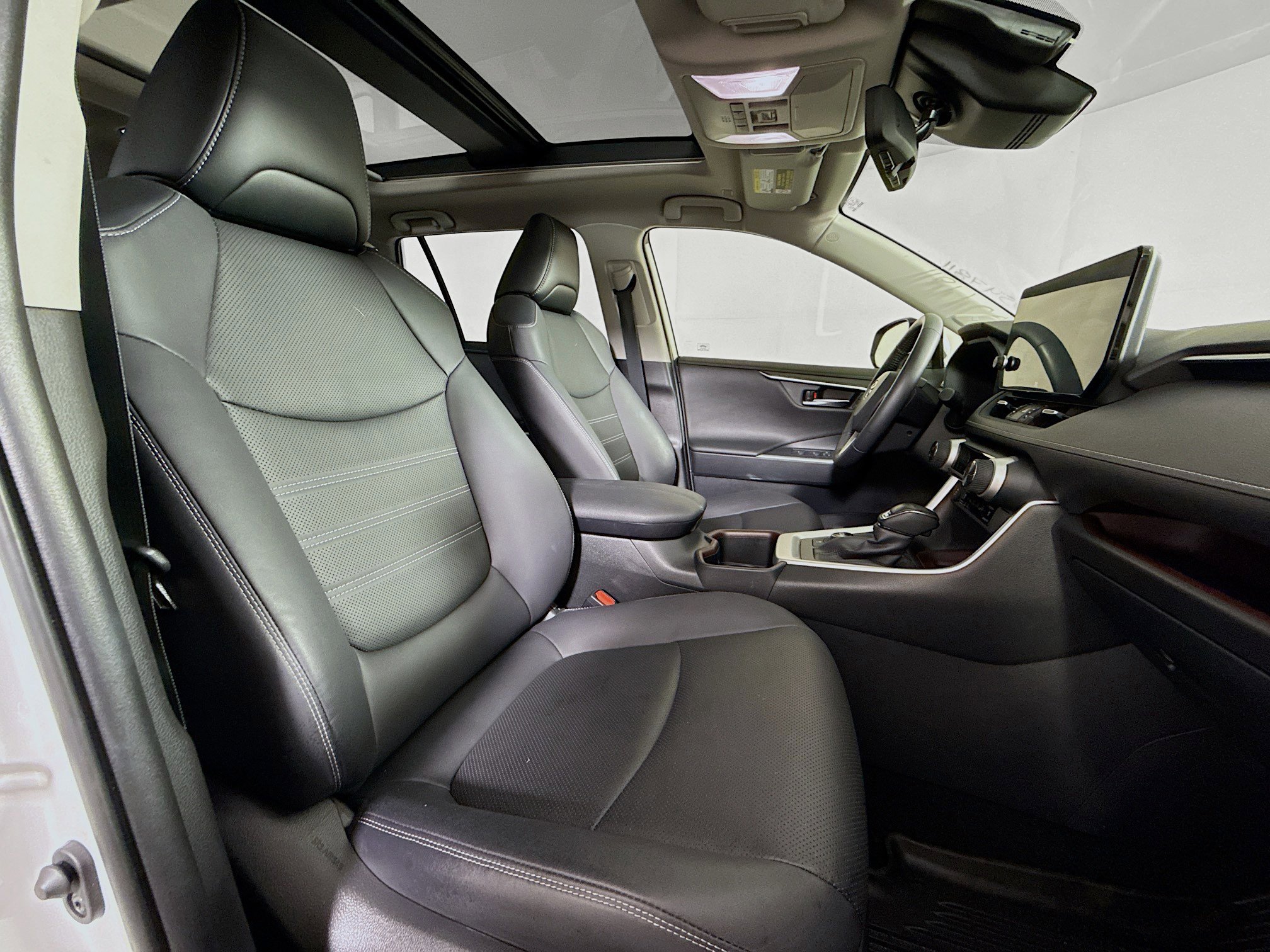 Used 2023 Toyota RAV4 Limited AWD/4WD image 26