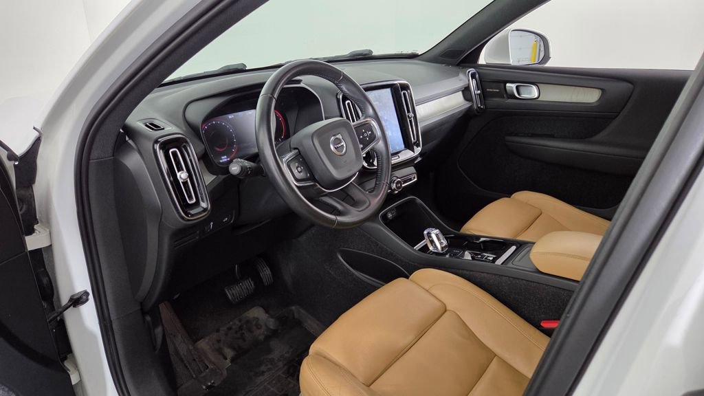 Used 2019 Volvo XC40 T5 Inscription image 14