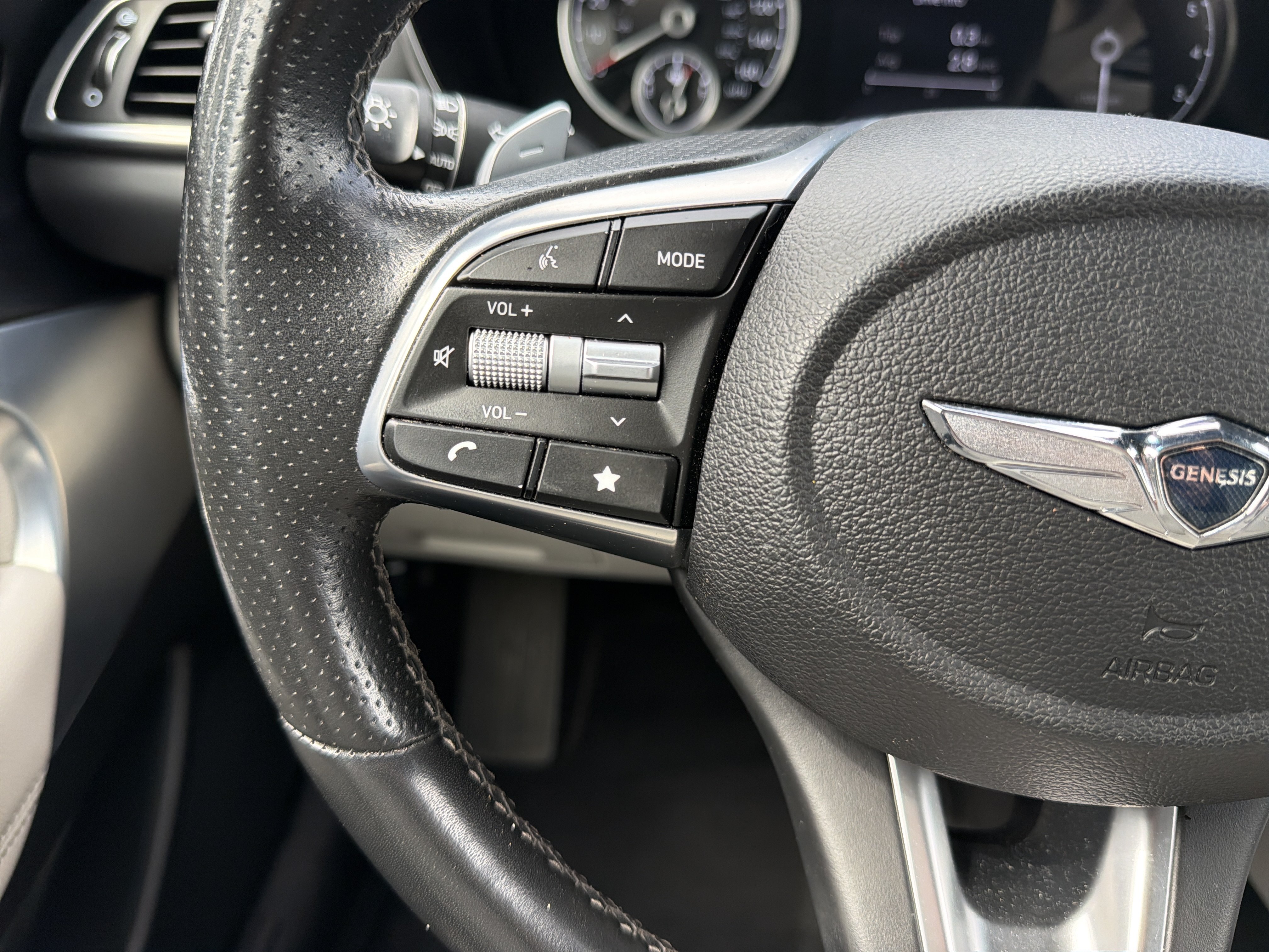 Used 2022 Genesis G70 2.0T AWD/4WD image 19