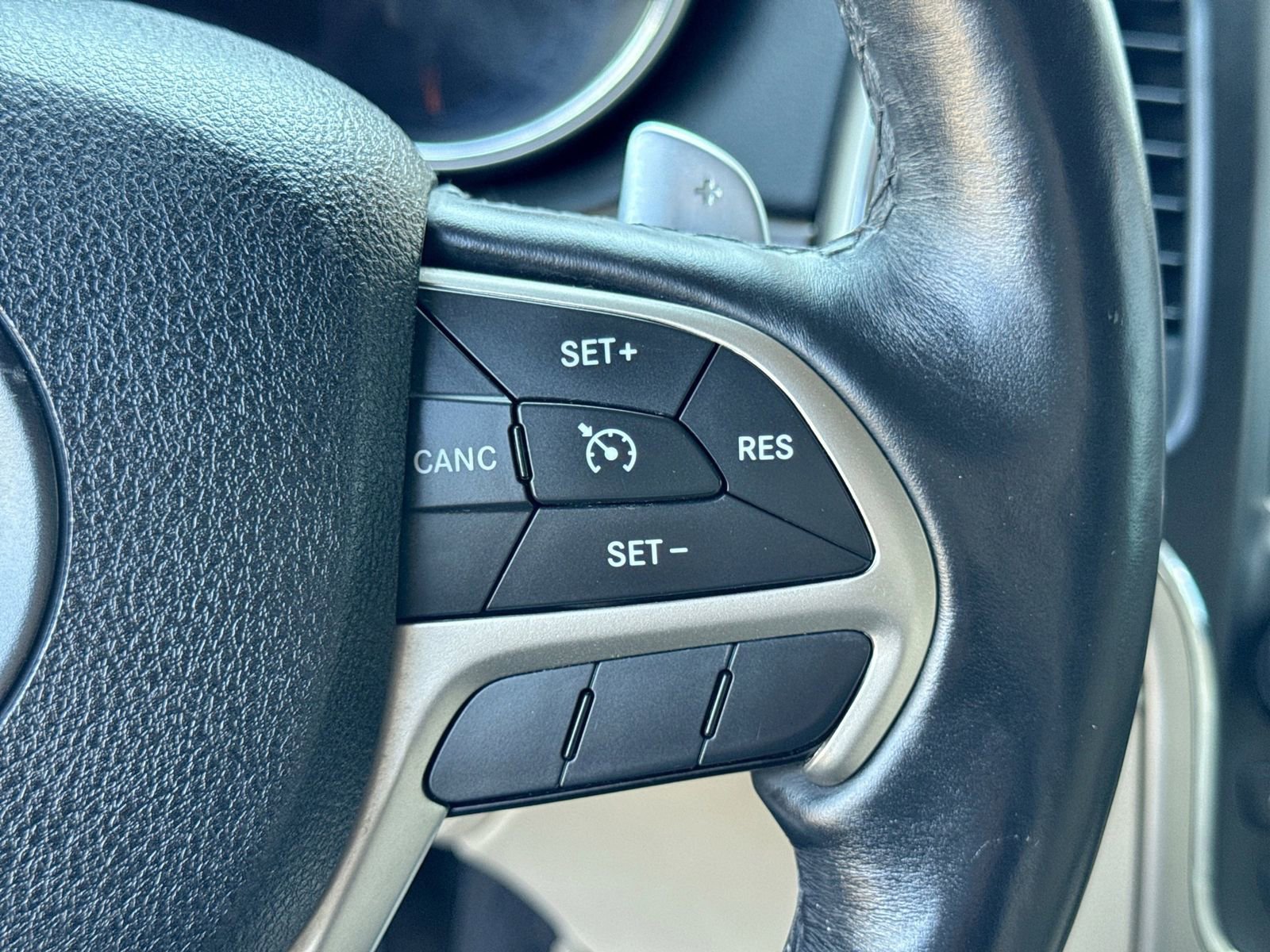 Used 2015 Jeep Grand Cherokee Limited AWD/4WD image 25