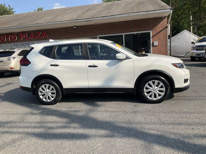 Used 2017 Nissan Rogue S AWD/4WD image 4