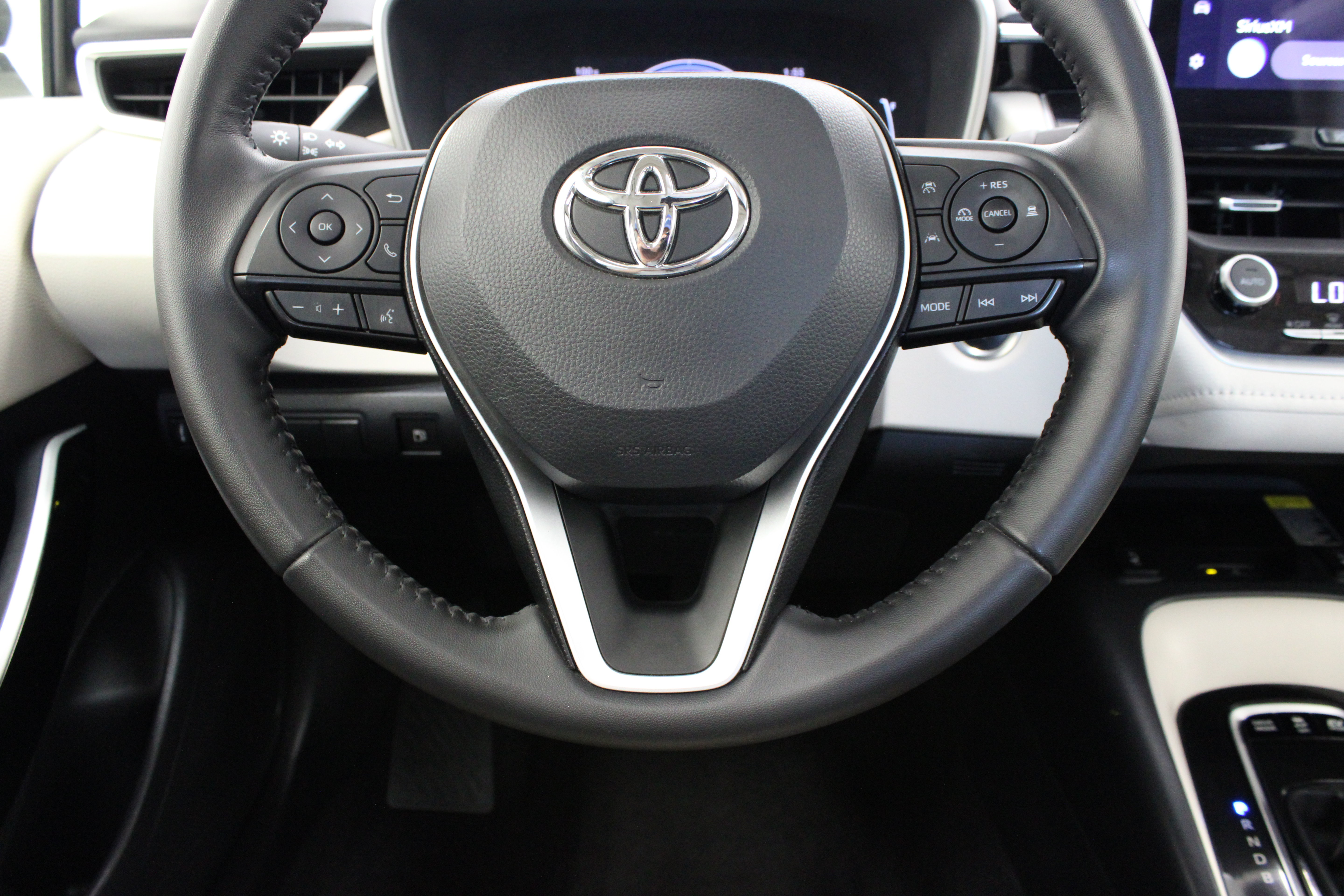 Used 2025 Toyota Corolla XLE FWD image 24