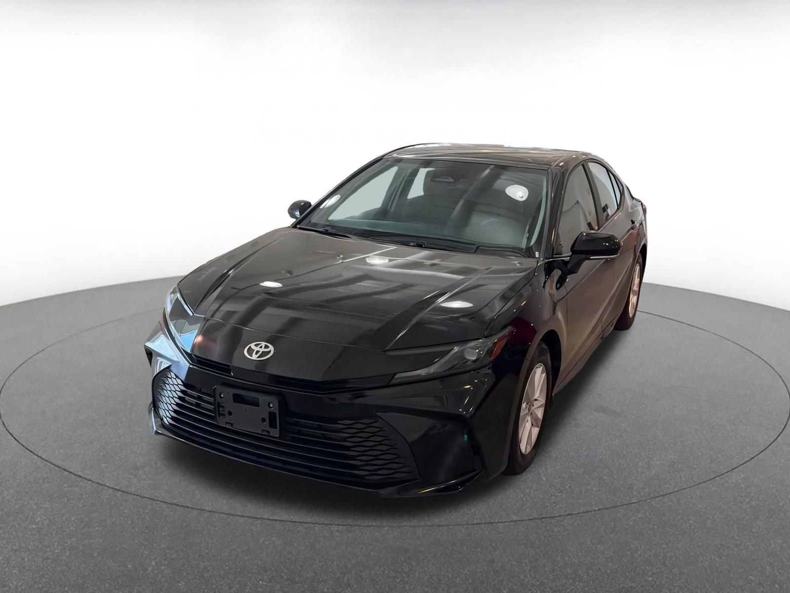 Used 2025 Toyota Camry LE image 7