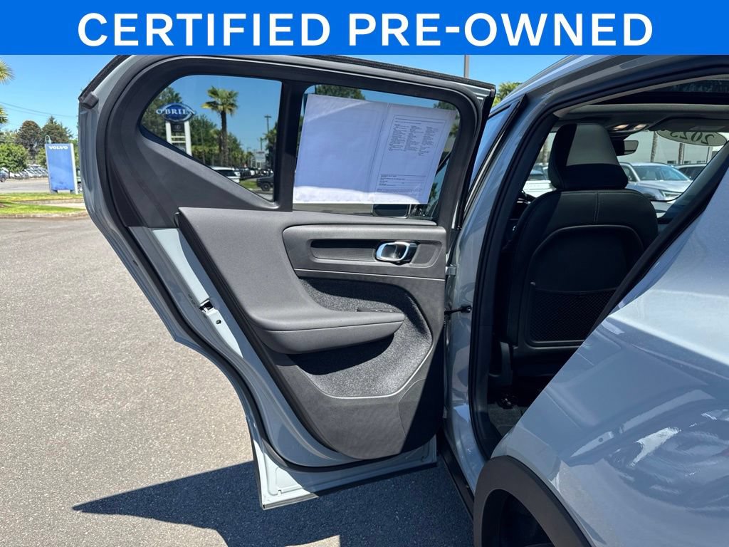Certified 2025 Volvo XC40 B5 Plus AWD/4WD image 15