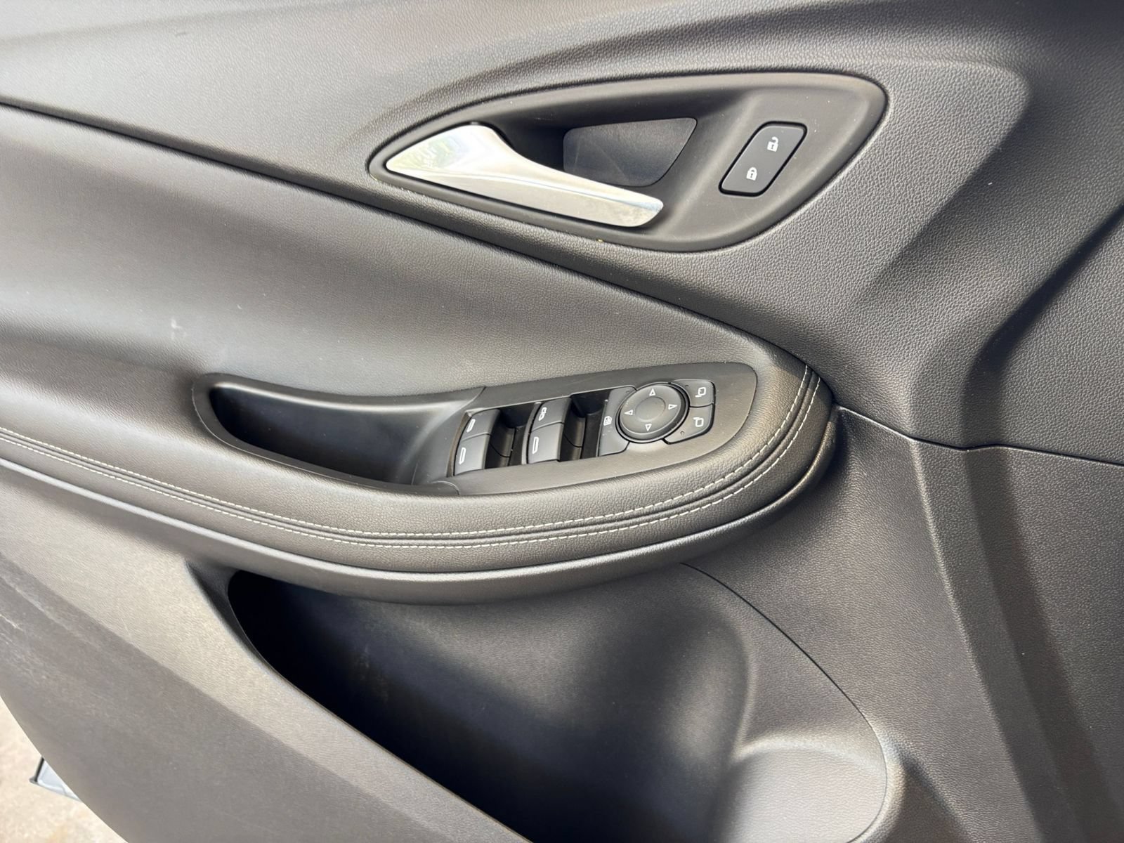 Used 2025 Buick Encore GX Preferred FWD image 18