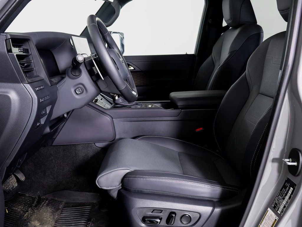 Used 2025 Lexus GX 550 w/ Accessory Package (2T) AWD/4WD image 5