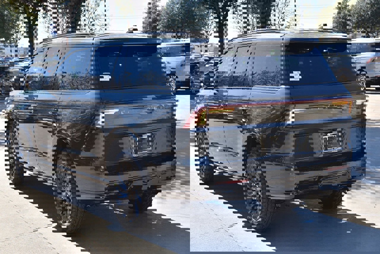 New 2025 Lincoln Navigator Reserve w/ Jet Appearance Package image 16