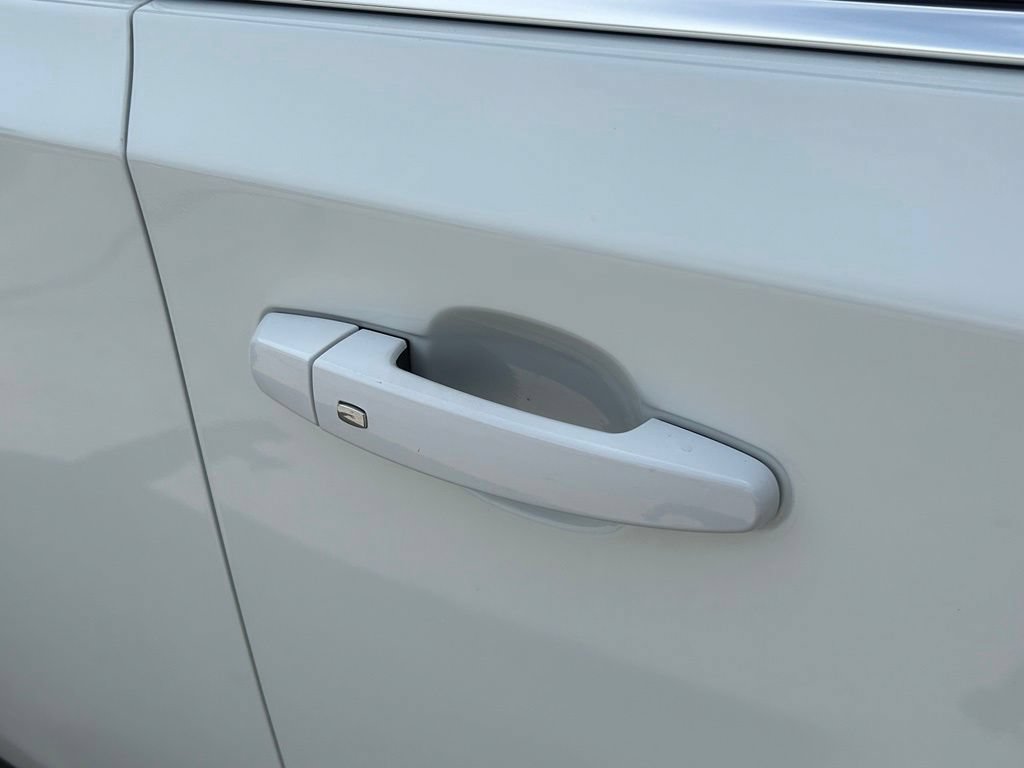 Used 2021 Chevrolet Traverse LS FWD image 36