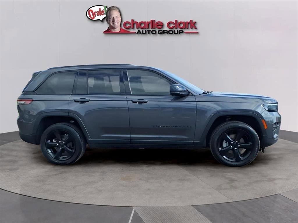 Used 2024 Jeep Grand Cherokee Altitude image 6