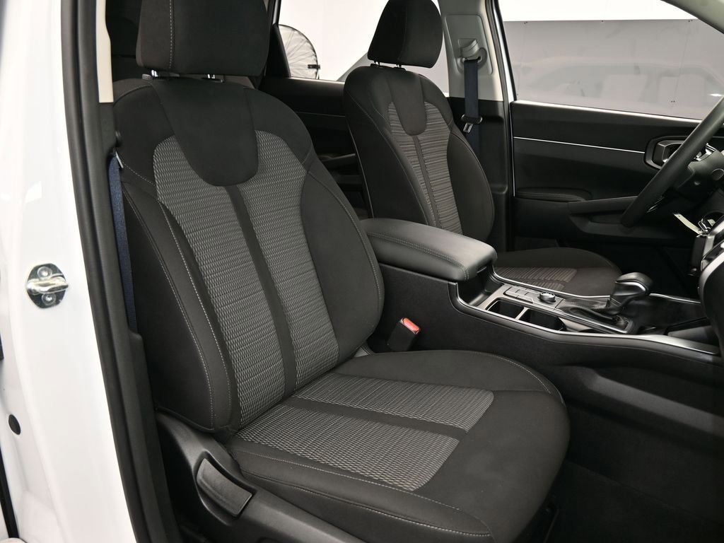 Used 2023 Kia Sorento LX image 37