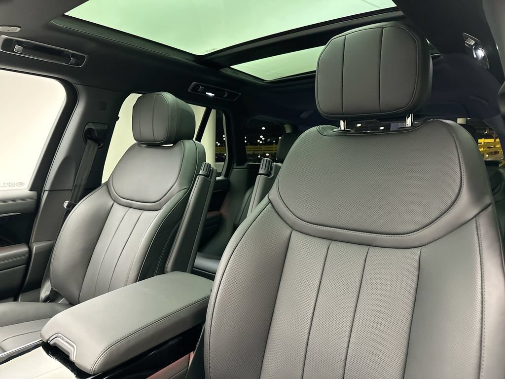 Certified 2025 Land Rover Range Rover SE AWD/4WD image 10