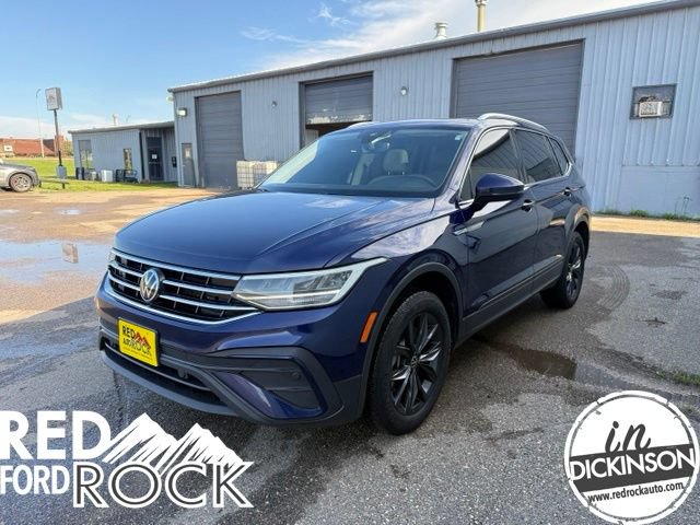 Used 2024 Volkswagen Tiguan SE w/ Panoramic Sunroof Package