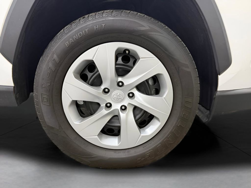 Used 2022 Toyota RAV4 LE image 14