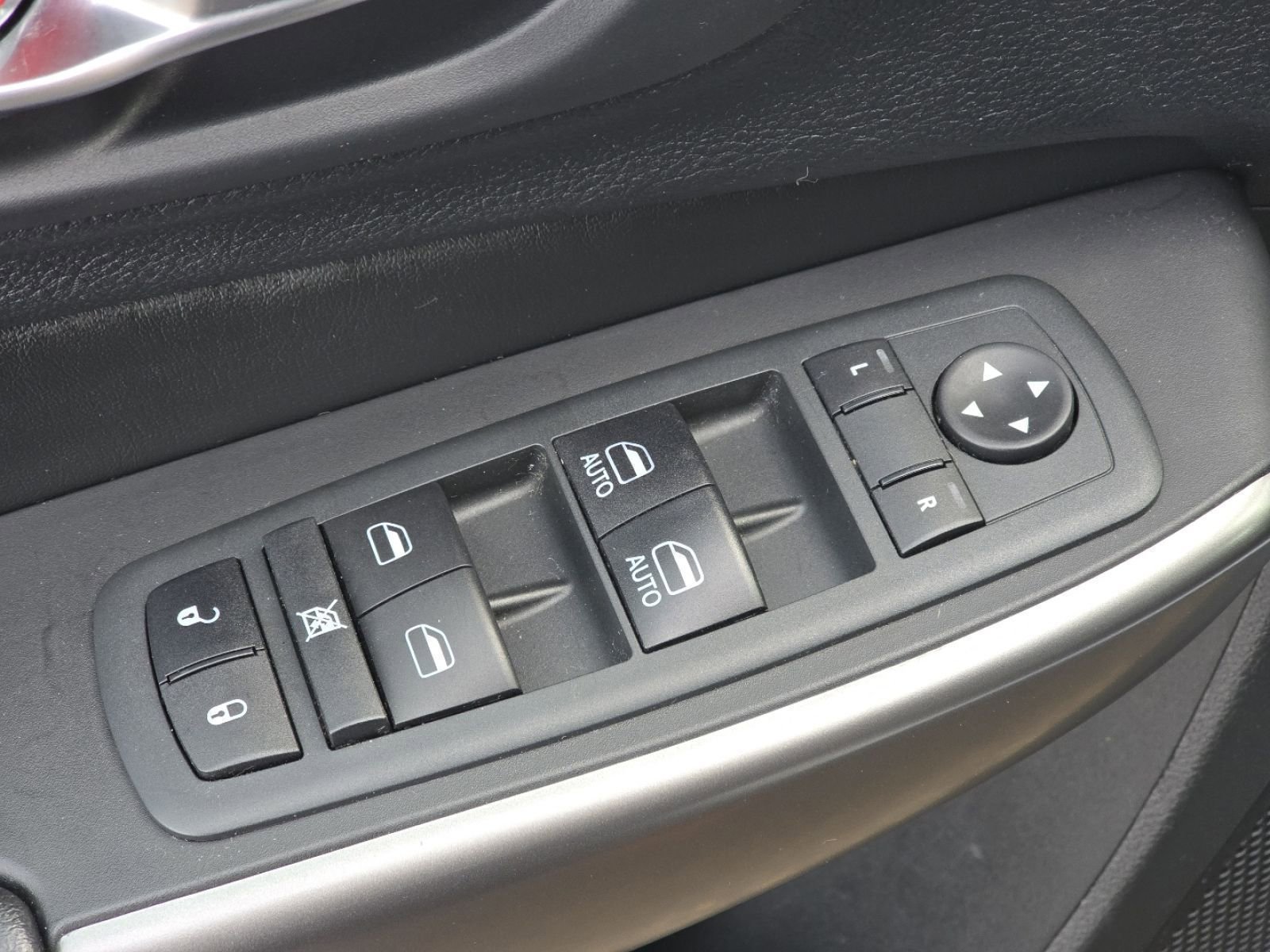 Used 2021 Jeep Cherokee Latitude Lux w/ Comfort/Convenience Group image 22