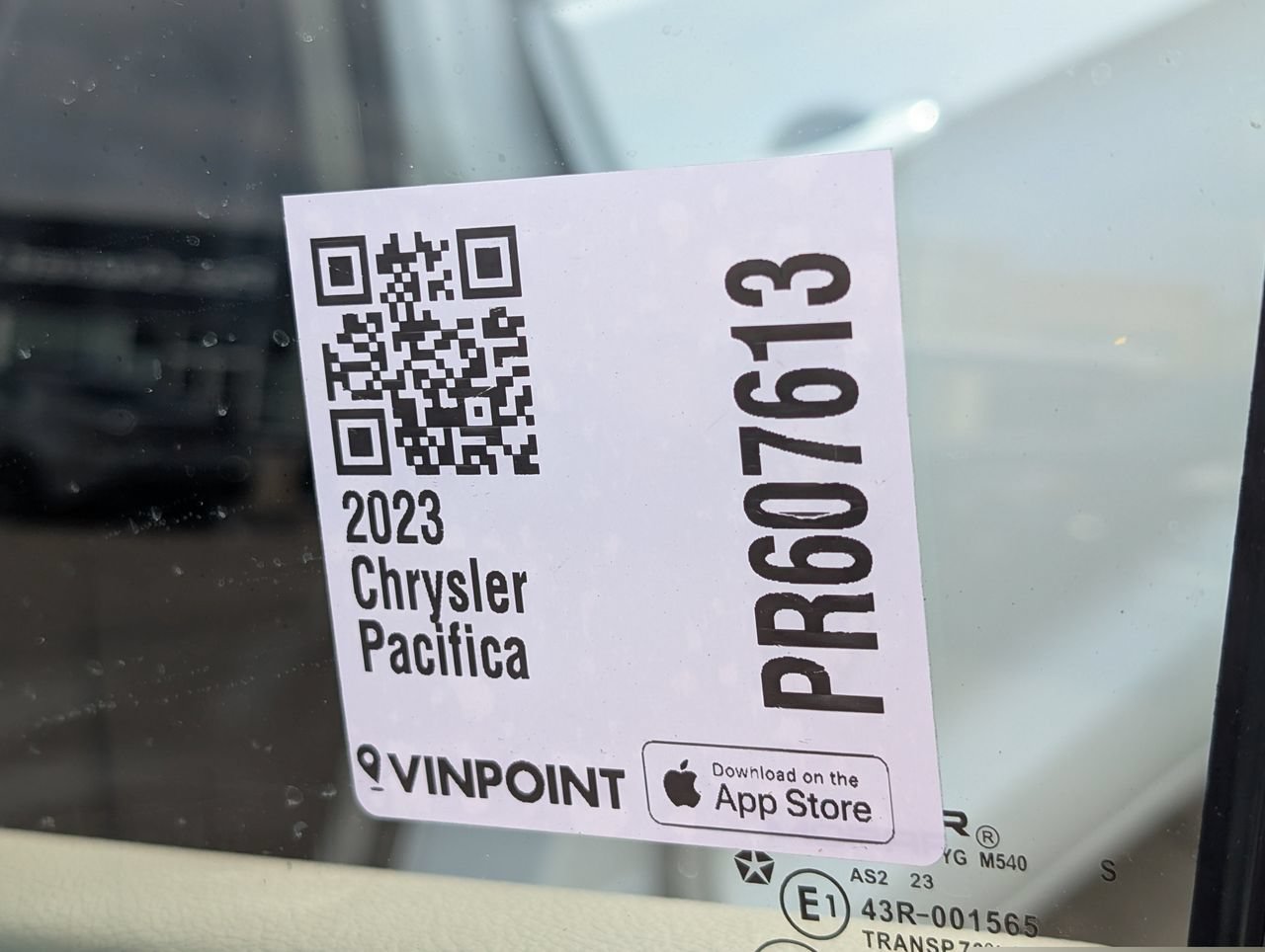 Used 2023 Chrysler Pacifica Touring-L FWD image 28