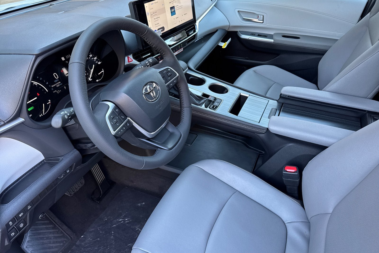 New 2026 Toyota Sienna XLE FWD image 12