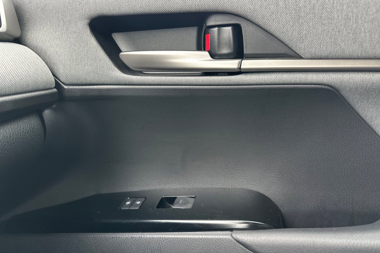 Used 2025 Toyota Camry LE image 18