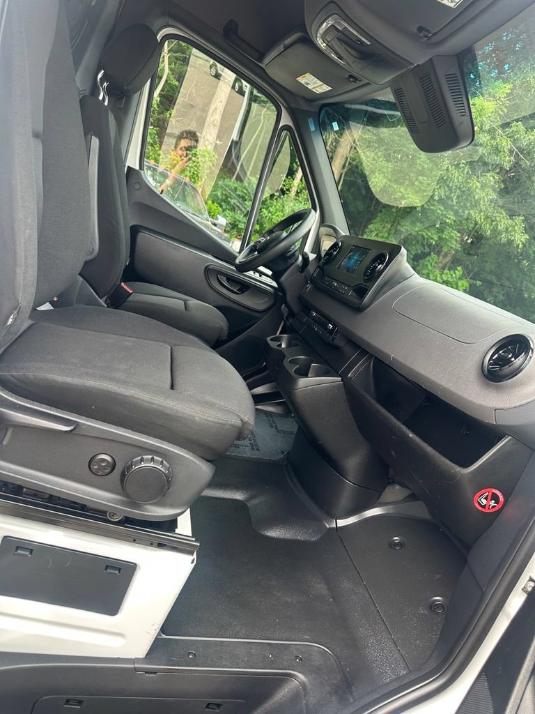 Used 2023 Mercedes-Benz Sprinter 2500 w/ Acoustic Package image 27