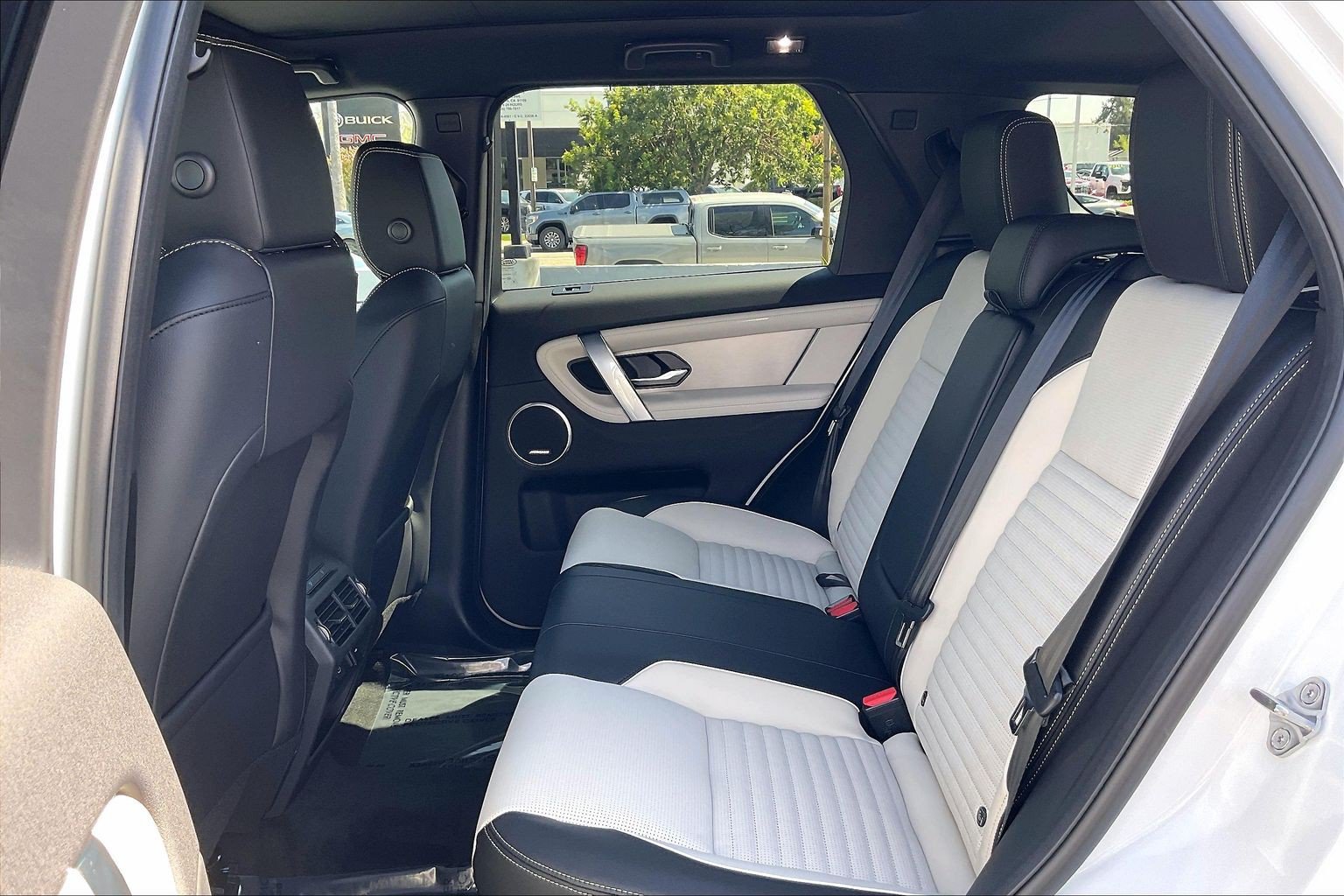 New 2026 Land Rover Discovery Sport Landmark AWD/4WD image 17