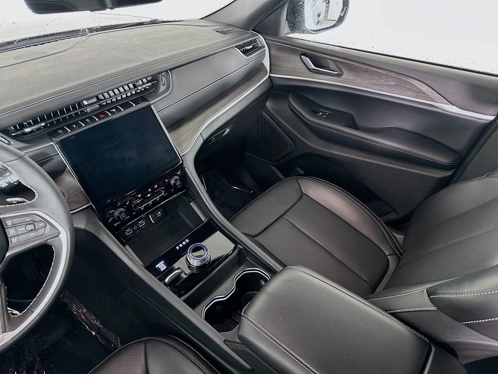 Certified 2025 Jeep Grand Cherokee Limited w/ Luxury Tech Group II image 36