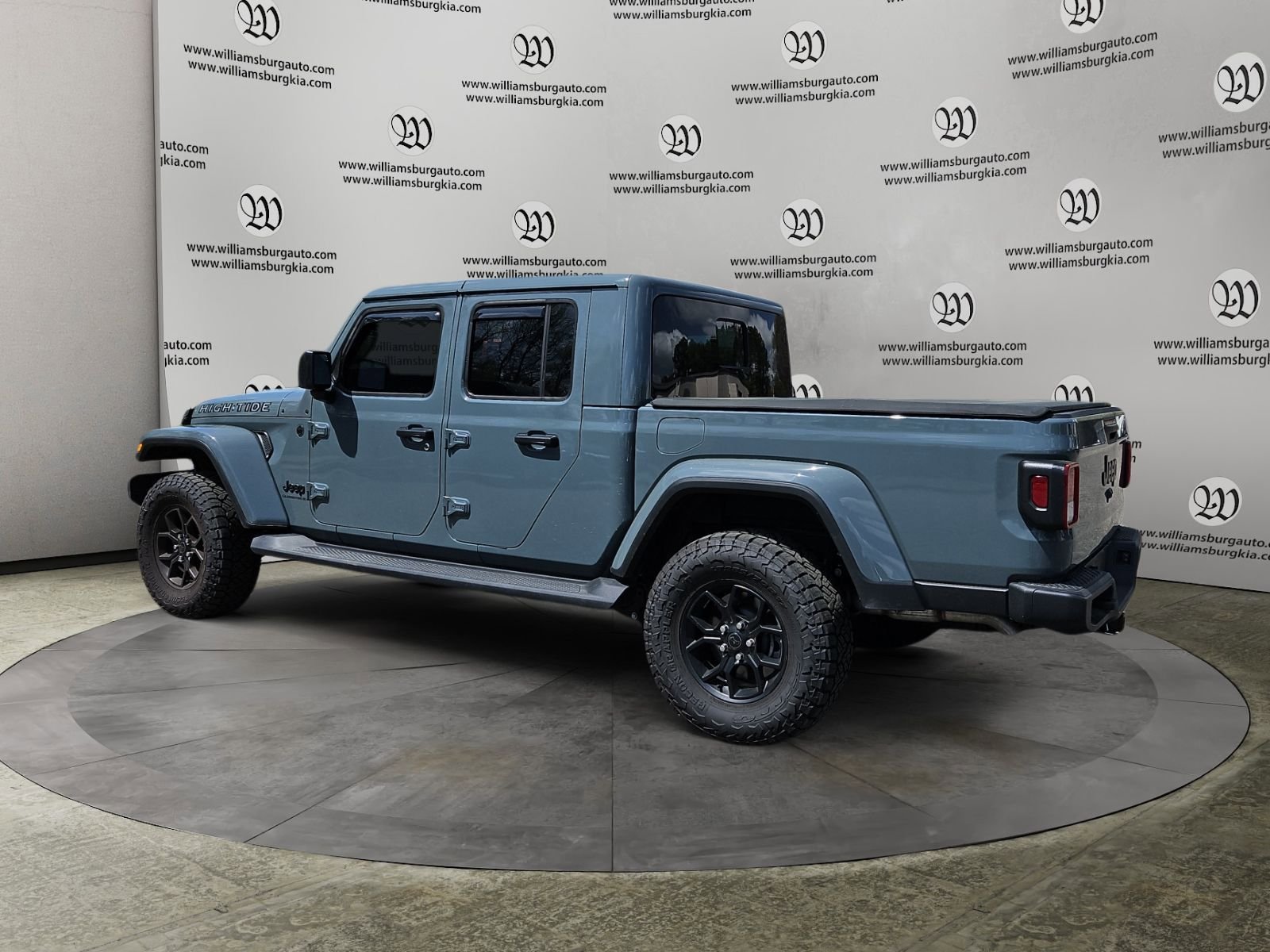 Used 2025 Jeep Gladiator Sport AWD/4WD image 3