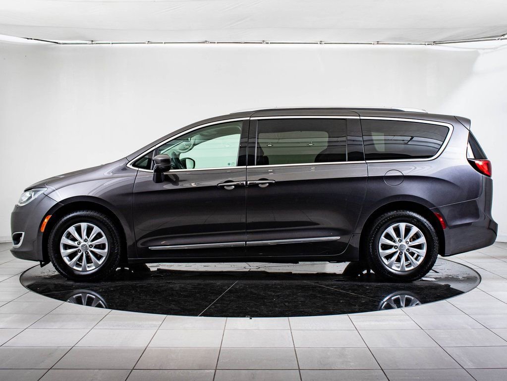 Used 2019 Chrysler Pacifica Touring-L image 12