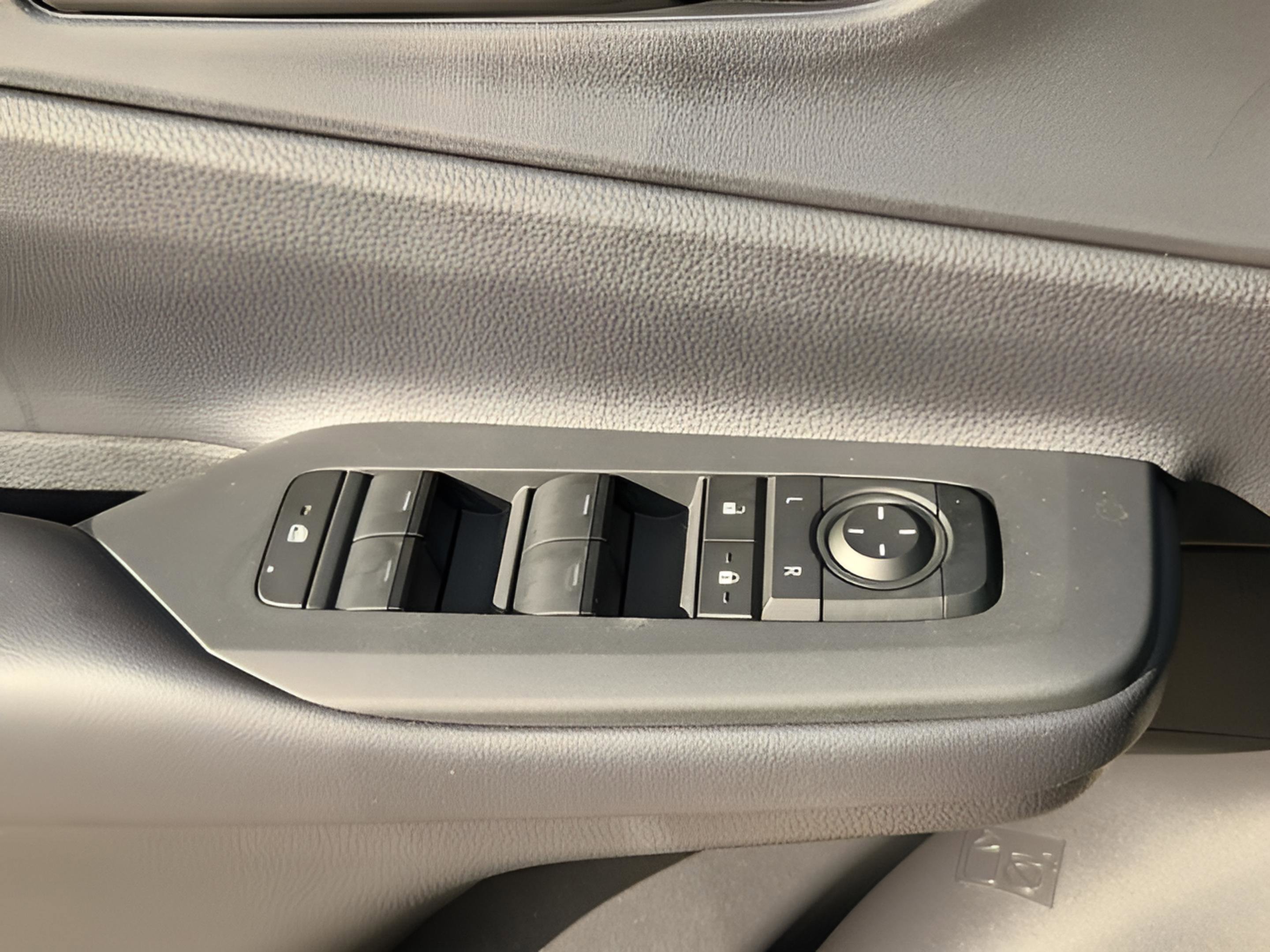 New 2026 Toyota Prius Plug-In Hybrid FWD image 22