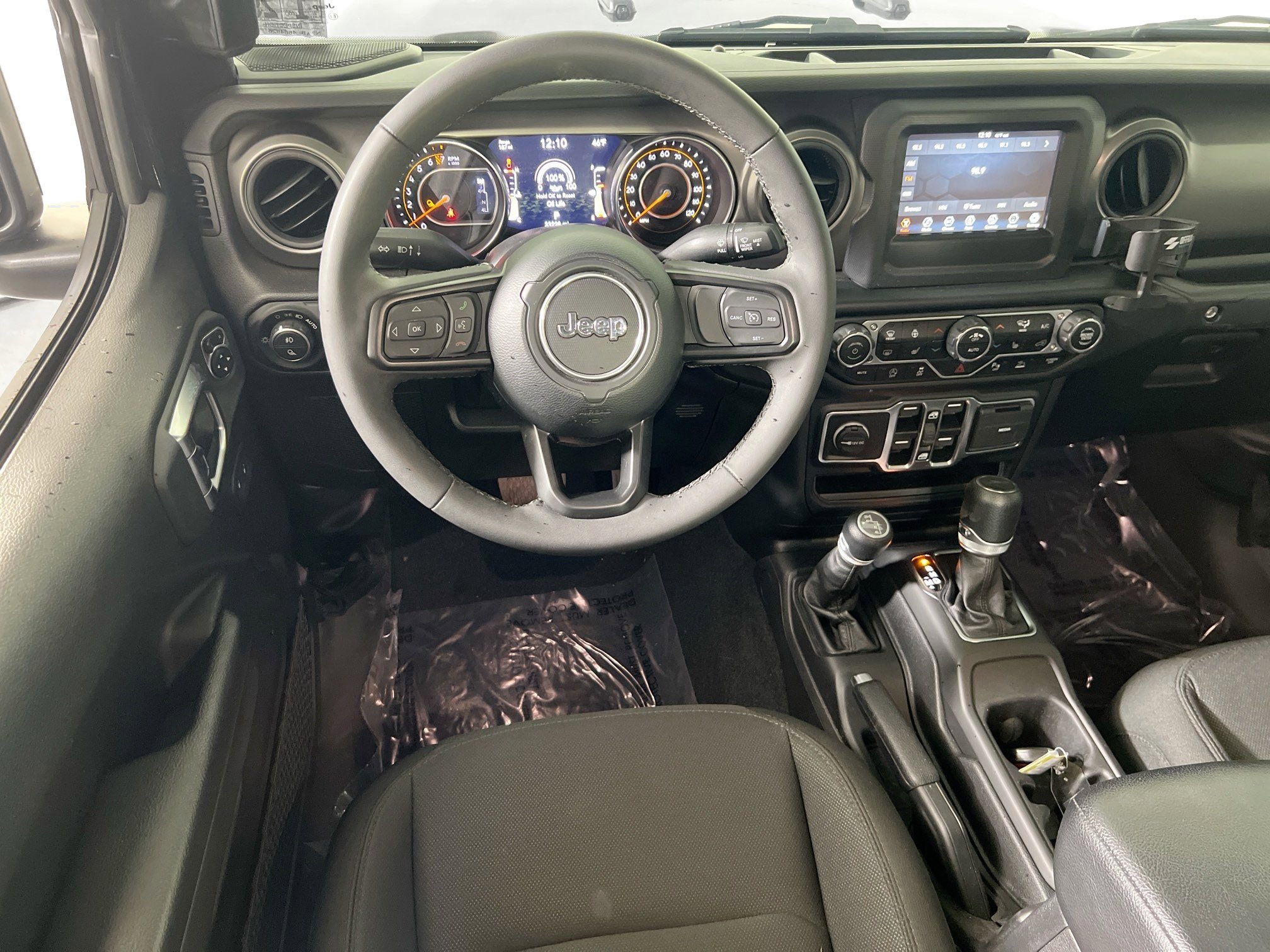 Used 2023 Jeep Gladiator Willys AWD/4WD image 21