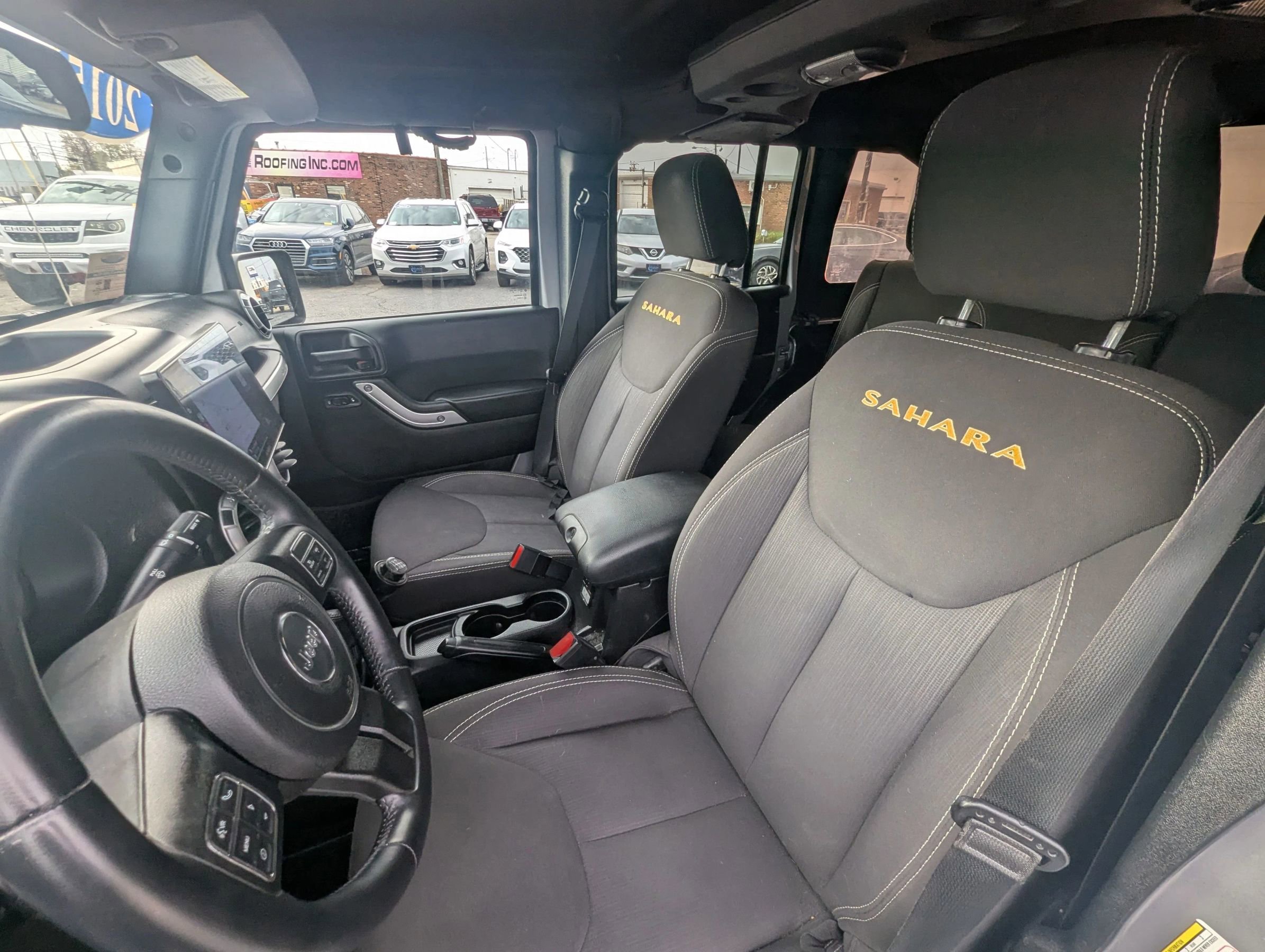 Used 2015 Jeep Wrangler Unlimited Sahara w/ Connectivity Group AWD/4WD image 8
