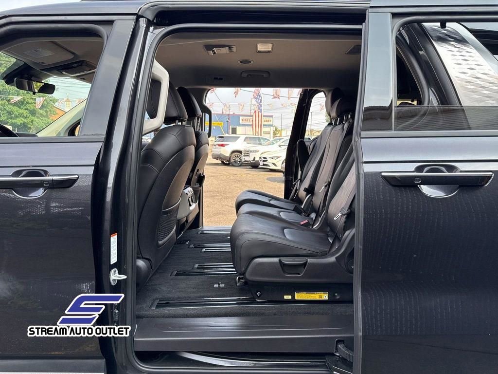 Used 2024 Kia Carnival SX image 32